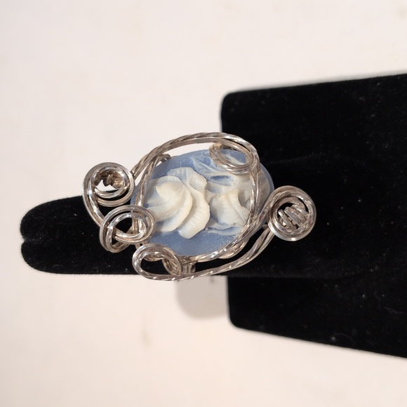 Spinningsilverandgold Jewelry - Sterling Silver Wire Wrapped Blue Cameo Ring. Sz 7
